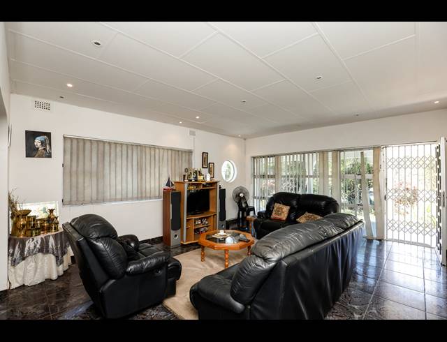 7 BEDROOM HOUSE FOR SALE IN AVOCA